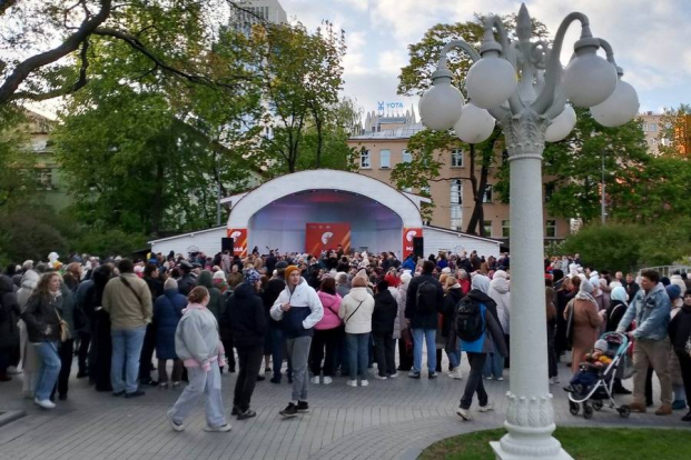 Холода не стали помехой для Бала Победы в саду «Эрмитаж»