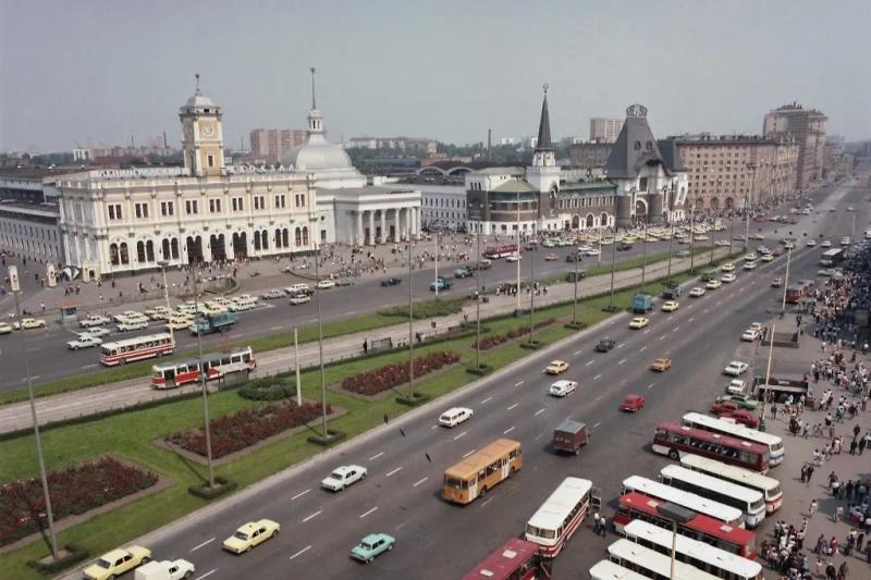 Как похорошела столица в свои 877 лет: Фото культовых мест Москвы во времена СССР и сейчас